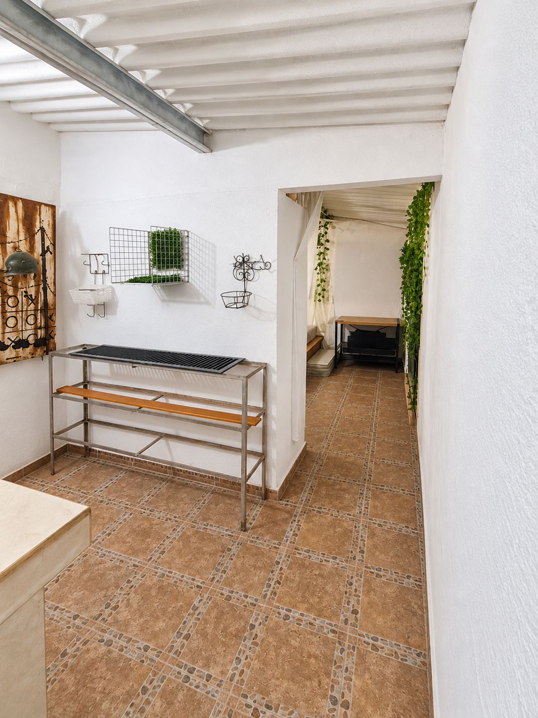 Área de cocina y acceso a habitación